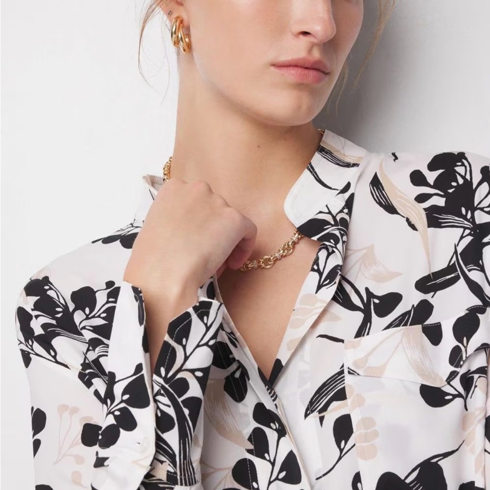 White House Black Market Black and White Floral Blouse Size XS - Picture 12 of 12